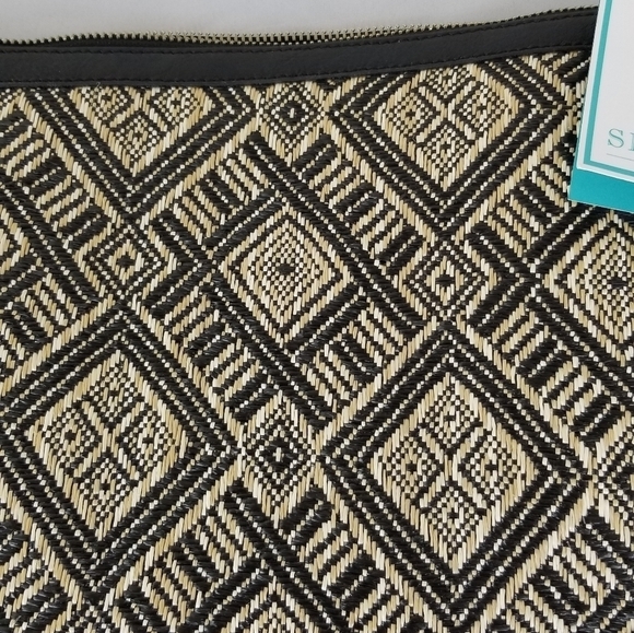 *NWT* SHIRALEAH Black & Tan Straw Zip Clutch - Picture 2 of 6